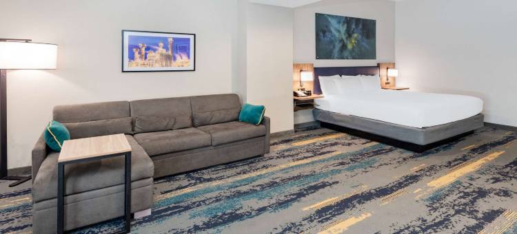 德克萨斯城I-45拉昆塔温德姆套房酒店(La Quinta Inn & Suites by Wyndham Texas City I-45)图片