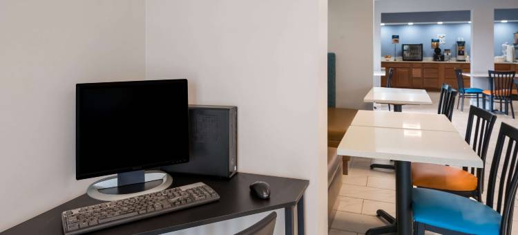 克莱瑞恩波因特-印第安纳波利斯东北部酒店(Clarion Pointe Indianapolis Northeast)图片