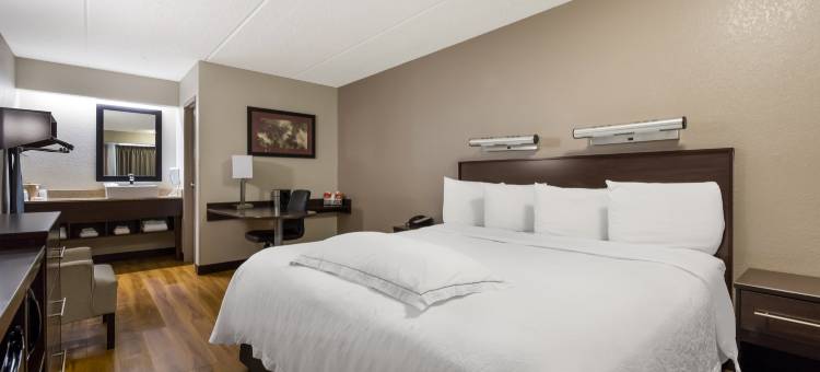 纳什维尔机场红顶PLUS酒店(Red Roof Plus+ Nashville Airport)图片