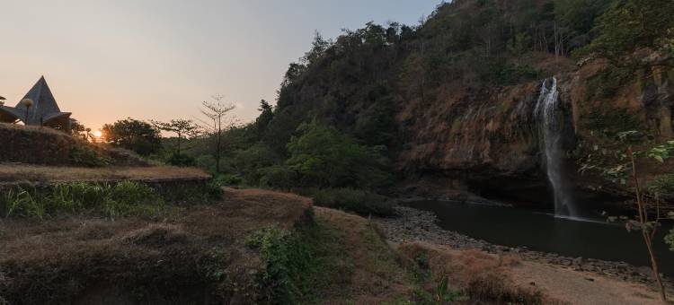 红多兹酒店-近西勒图苏卡布米(RedDoorz Near Ciletuh Sukabumi)图片