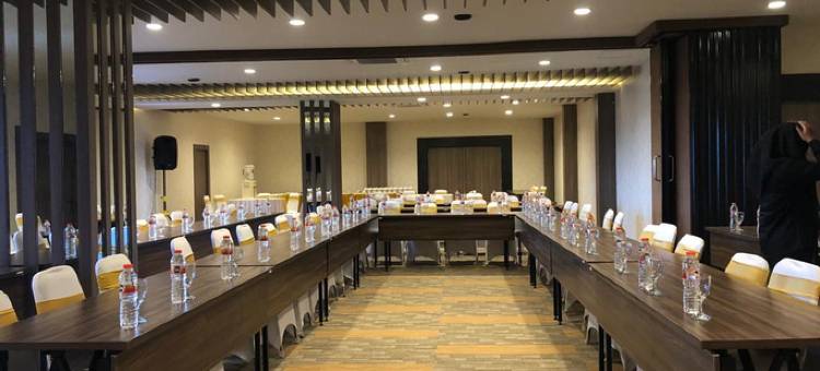 马迪恩沃特尔卡提卡阿巴迪酒店(Votel Kartika Abadi Madiun)图片