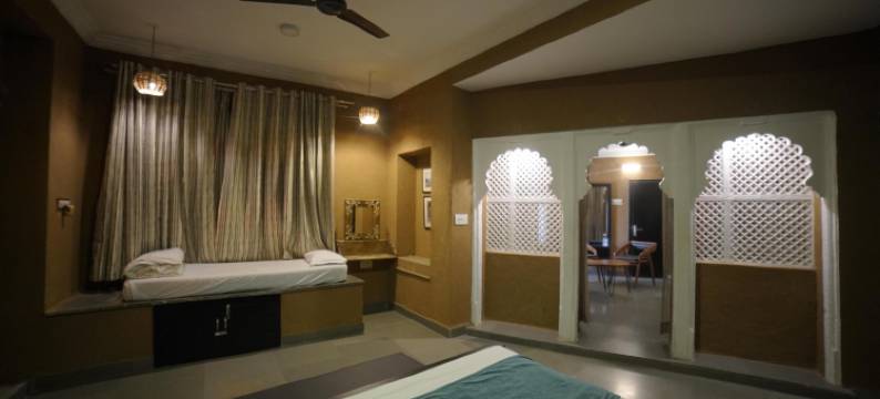 乌戴尼瓦斯湖滨酒店(Hotel Udai Niwas by the Lake)图片