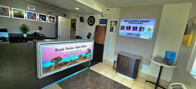 棕榈沙漠6号汽车旅馆- 棕榈泉区(Motel 6 Palm Desert, CA - Palm Springs Area)图片