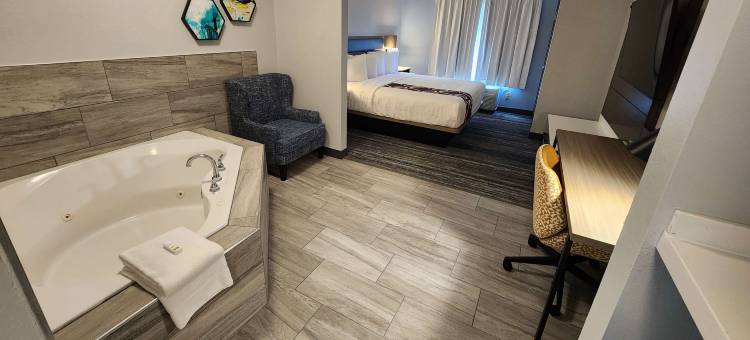 华纳罗宾斯-罗宾斯空军基地拉昆塔温德姆套房酒店(La Quinta Inn & Suites by Wyndham Warner Robins - Robins AFB)图片