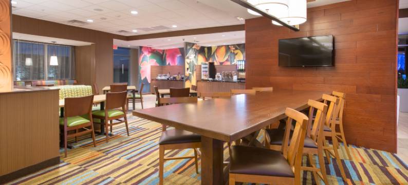 伯灵顿万枫酒店及套房(Fairfield Inn & Suites Burlington)图片