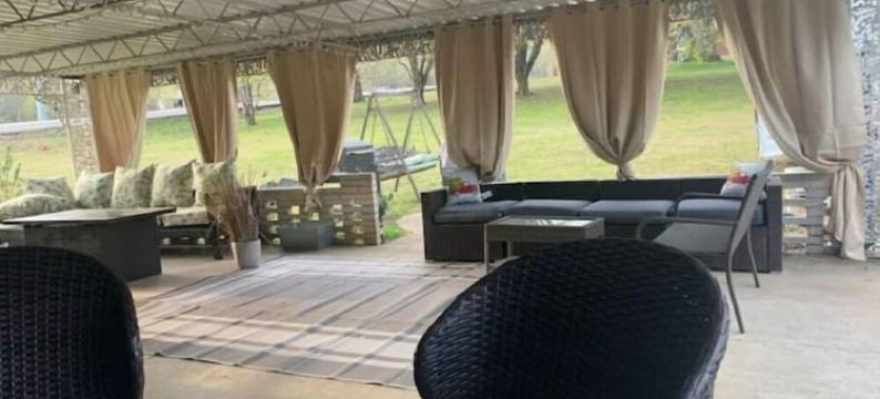 Farmhouse Style Nashville Stay with Hot Tub, Games, Fire Pit, Family Friendly图片