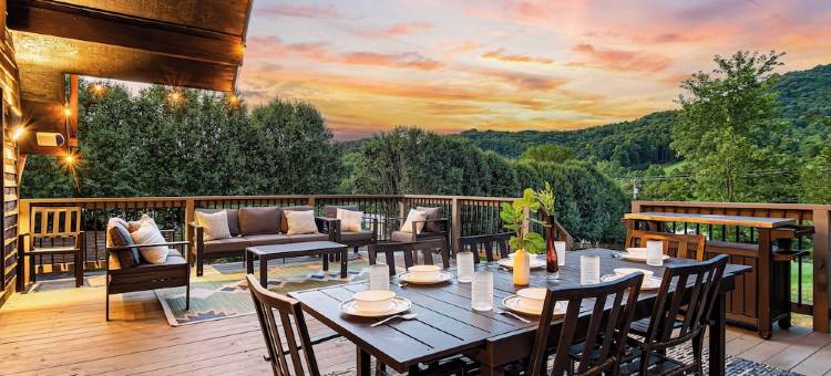 Luxe A-Frame, Stunning Views, Pickleball, Sauna, Mini Golf, Mins to Downtown AVL图片