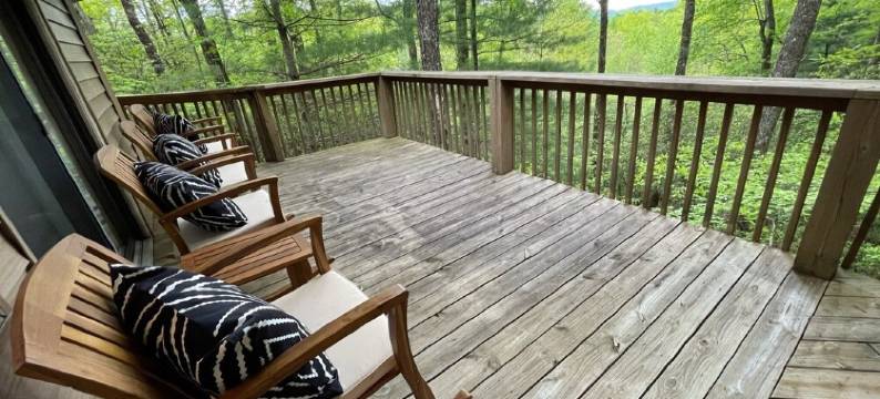 Spacious Brevard Cabin w/ Views & Pool/Golf/Lake图片