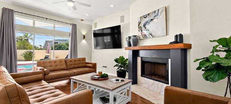Luxury Courtyard Home w/ Heated Pool/Spa & In-law Suite, 2 Min Walk to Beach!图片