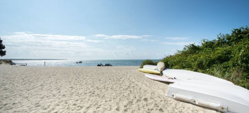 Private Beach on Nantucket Sound - Walk to Beach, Town, Harbor!图片