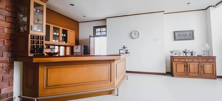 瑞德多兹回教酒店 - 近诗都阿佐哥罗达三角洲(RedDoorz Syariah Near Gelora Delta Sidoarjo)图片