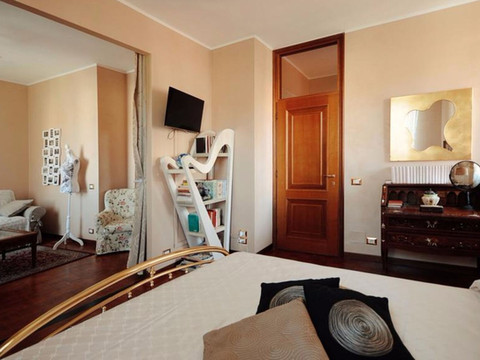 马里萨别墅民宿与书本