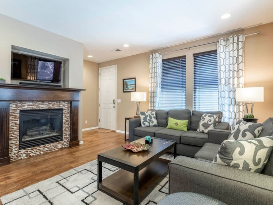 Spacious Family Friendly Townhome in Central Park