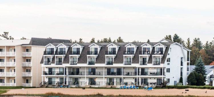 品质酒店及套房马基诺市海滨(Quality Inn & Suites Mackinaw City Beachfront)图片