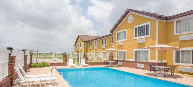 莱克村戴斯酒店(Days Inn by Wyndham Lake Village)图片