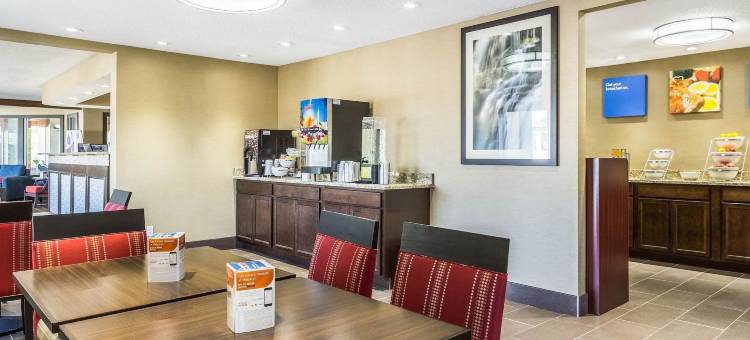 桑达斯基诺瓦克舒适酒店(Comfort Inn Norwalk - Sandusky)图片