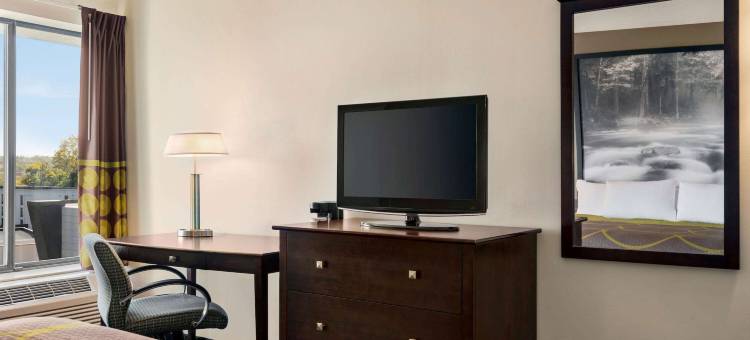 利物浦-锡拉丘兹北机场速8酒店(Super 8 by Wyndham Liverpool/Syracuse North Airport)图片