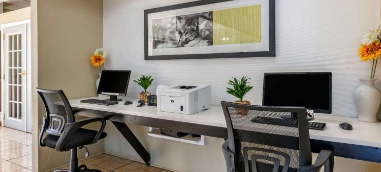 泽弗希尔斯-戴德城凯艺酒店(Quality Inn Zephyrhills-Dade City)图片