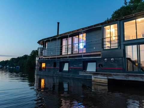 贝尼什卡尔普迪梅拉莱维耶尔河之家