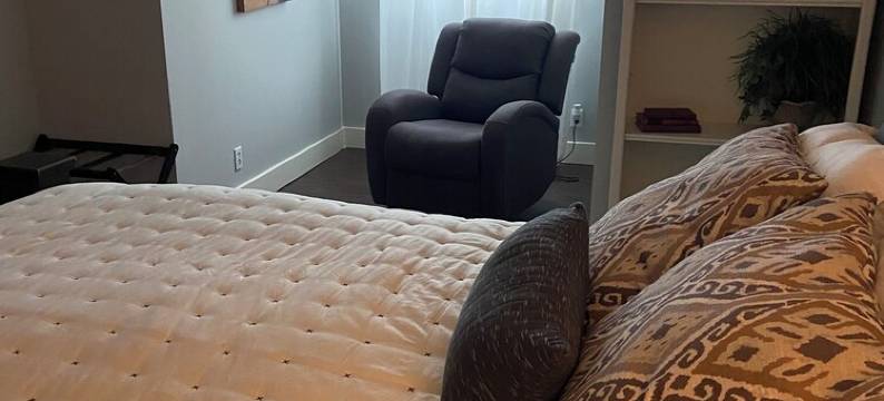 Pool is Open & Heated, Large Areas, 20’X40’ Pool, Hot Tub, Fireplace, Game Room图片