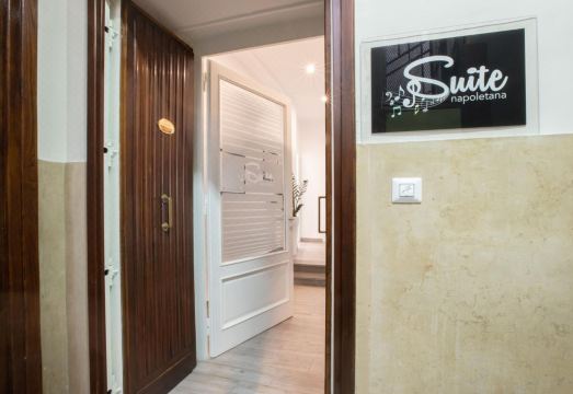 Suite Napoletana Hotel Overview