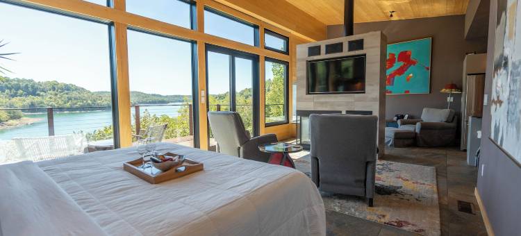 海狸湖畔小屋酒店 - 仅供伴侣入住度假屋(Beaver Lakefront Cabins - Couples Only Getaways)图片