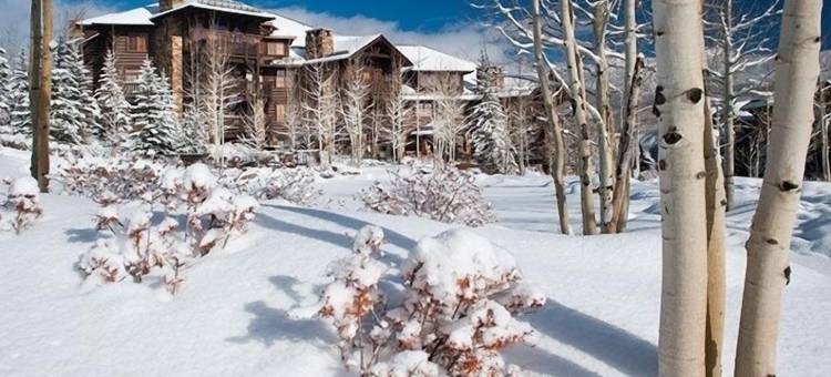 豪华2卧室公寓距离滑雪坡0英尺由RedAwning提供(Luxurious 2 Bedroom0 Feet from the Slopes! Condo by RedAwning)图片