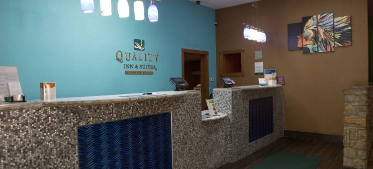 西贝德福德凯艺套房酒店(Quality Inn & Suites Bedford West)图片