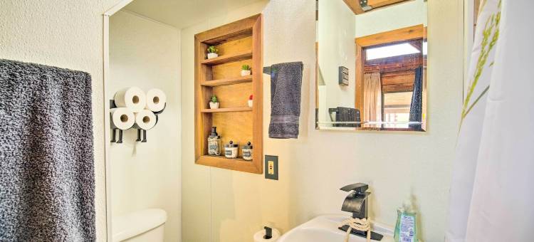 海滨社区舒适小屋出租，带码头(Okeechobee Cabin in Waterfront Community with Dock!)图片