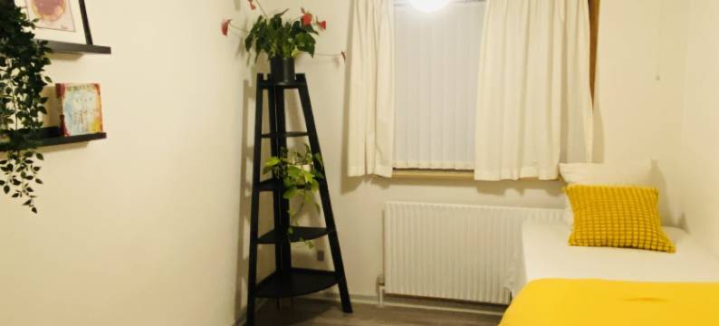 "Home Away From Home图片