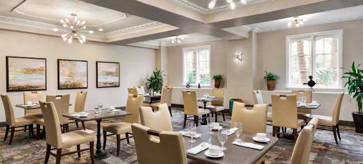 圣塔安那奥兰治县机场希尔顿安泊套房酒店(Embassy Suites by Hilton Santa Ana Orange County Airport)图片