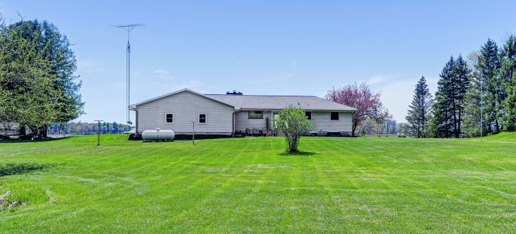 现场冰钓：尼库萨湖滨之家！(Ice Fishing on-Site Waterfront Nekoosa Home!)图片