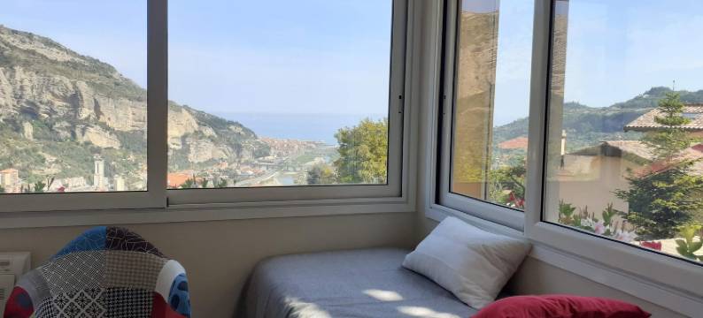 Chic Coastal Hill Escape图片