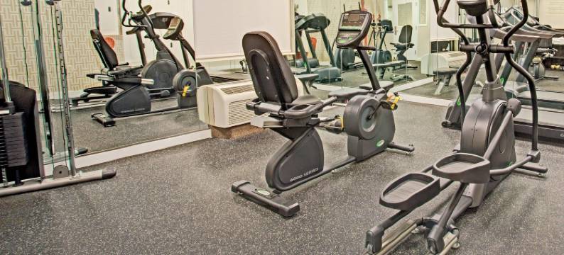 奥马哈老磨坊美茵斯坦套房酒店(MainStay Suites Omaha Old Mill)图片