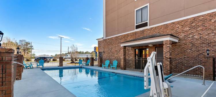 奥古斯塔西部舒适酒店及套房，靠近戈登堡(Comfort Inn & Suites Augusta West Near Fort Gordon)图片
