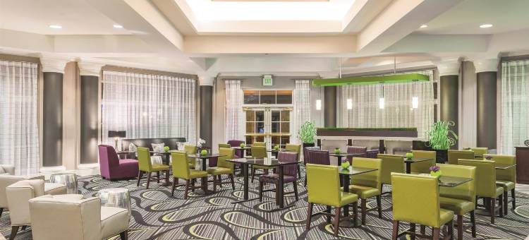 圣路易斯韦斯特波特拉昆塔温德姆套房酒店(La Quinta Inn & Suites by Wyndham St. Louis Westport)图片