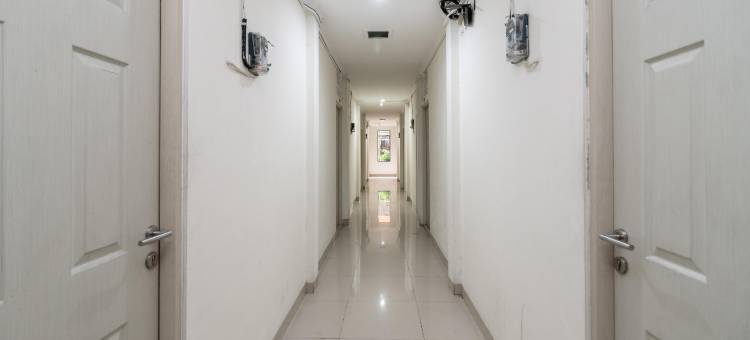 红门优选酒店米农加蓬多克拉布-由红门酒店管理(Urbanview Hotel Minongga Pondok Labu by RedDoorz)图片