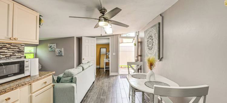 距公共泳池2英里！带庭院的那不勒斯舒适小屋(2 Mi to Public Pool! Cozy Naples Cottage w/ Patio)图片