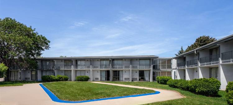 密尔沃基机场酒店(Travelodge by Wyndham Milwaukee)图片