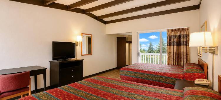 家乡弗吉尼亚斯汤顿11号公路旅馆(Hometown Inn Staunton VA Near Hwy 11)图片