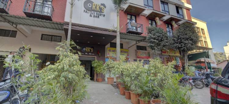 OYO 17036 RK 摄政酒店(Super Hotel O RK's Regency Near Navale Hospital Back Gate)图片