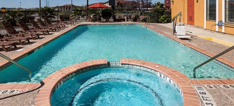 品质酒店套房圣安东尼奥布鲁克斯市基地(Quality Suites San Antonio Brooks City Base)图片