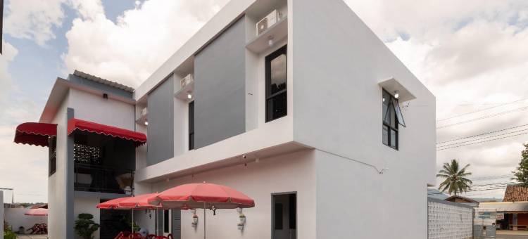 红多兹酒店-近楠榜白沙瓦兰图古科克拉特(RedDoorz Near Tugu Coklat Pesawaran Lampung)图片