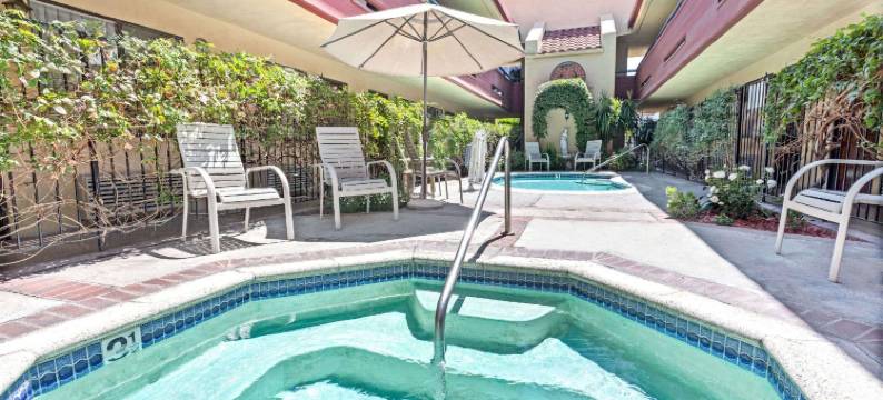 伍德兰希尔斯骑士酒店(Vantage Point Inn - Woodland Hills)图片