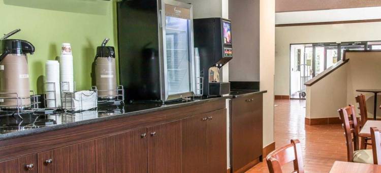 弗拉特罗克呗盟套房酒店(Baymont by Wyndham Flat Rock)图片