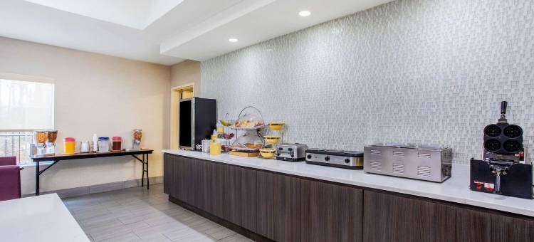 伯明翰北富尔顿戴尔拉昆塔温德姆酒店(La Quinta by Wyndham Fultondale Birmingham North)图片