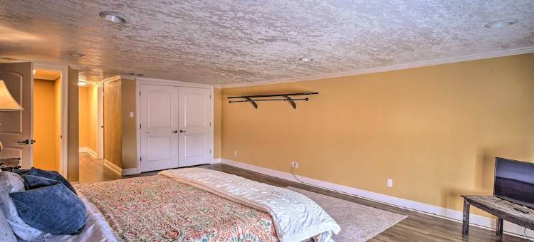 Charming 2-Story Apt - 26 Mi to Lake Charles!图片