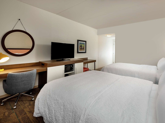 巴尔的摩湾景校园欢朋酒店