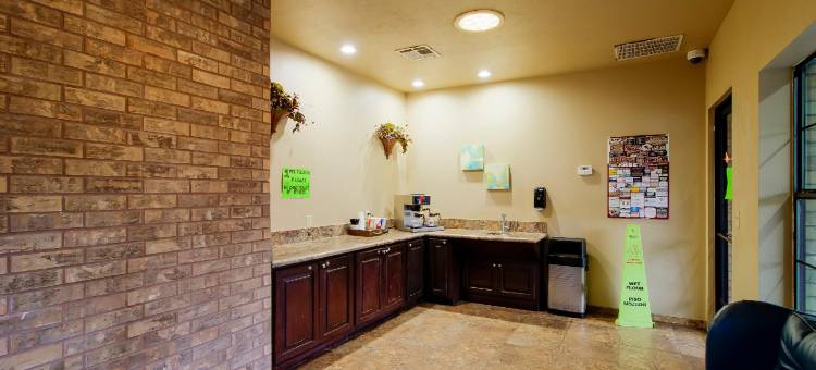 OYO Pinewood Inn & Suites Silsbee图片