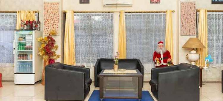 红多兹Plus酒店@万鸦老普莫罗路(RedDoorz Plus @ Jalan Pumorow Manado)图片